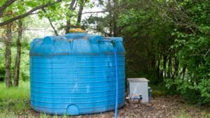 fazendo a limpeza de caixa d' gua na casa do cliente em Juiz de Fora mg.
