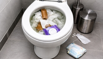 O-que-pode-causar-o-entupimento-de-um-vaso-sanitario.jpg